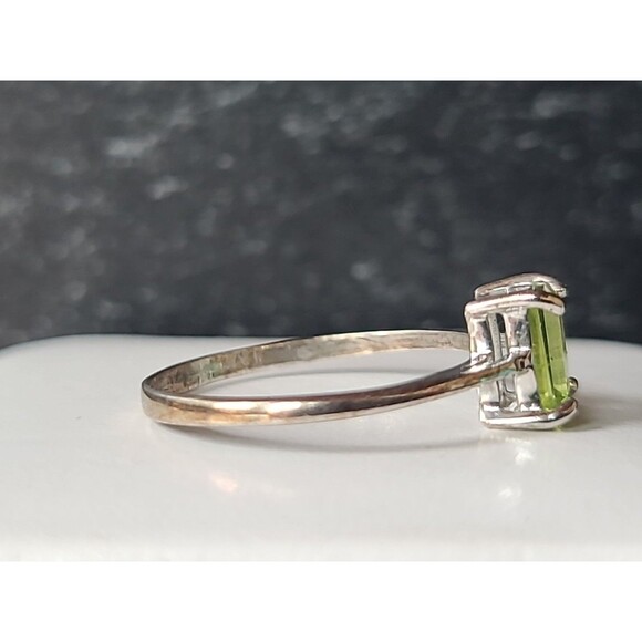 925 Sterling Silver Prong Set Peridot Rectangular Solitaire Ring, SIZE US 8 - Picture 6 of 10